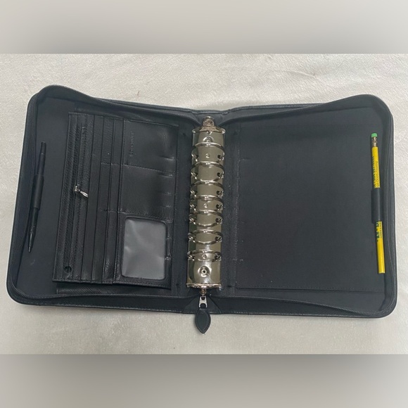 Day-Timer Black 7 Rings Faux Leather Planner Binder Wallet 11.5 x 9 inches - Picture 4 of 8